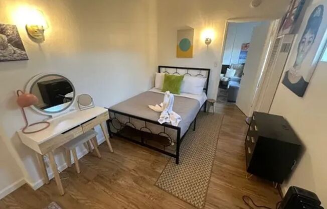 beautifully remodeled furnished beach cottage