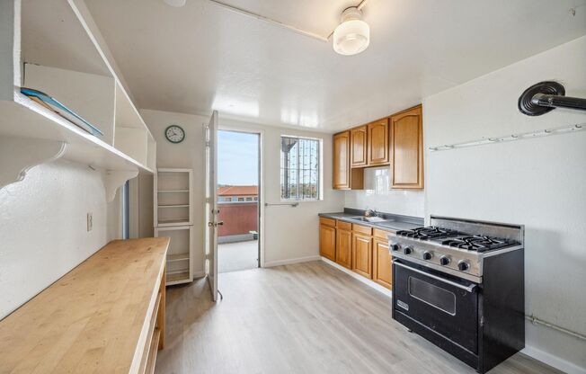 2 beds, 1 bath, $3,695, Unit 135 San Jose Ave