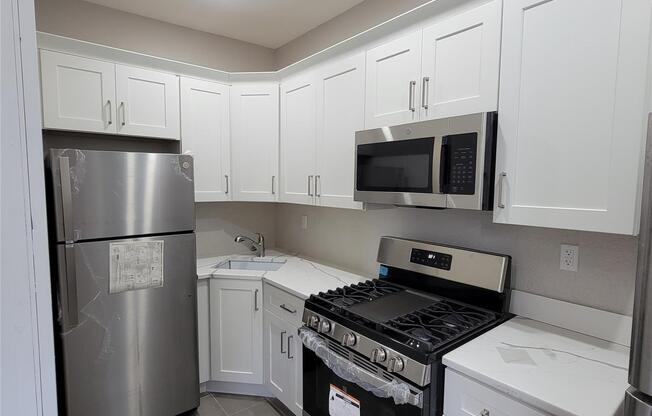 2 beds, 1 bath, $2,750, Unit 3