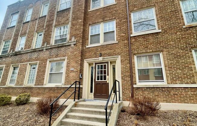 1827 E Park Pl