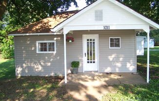 1 bedroom, 1 bath home near Evangel University