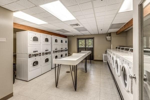 1 bed, 1 bath, 644 sqft, $2,000, Unit 519