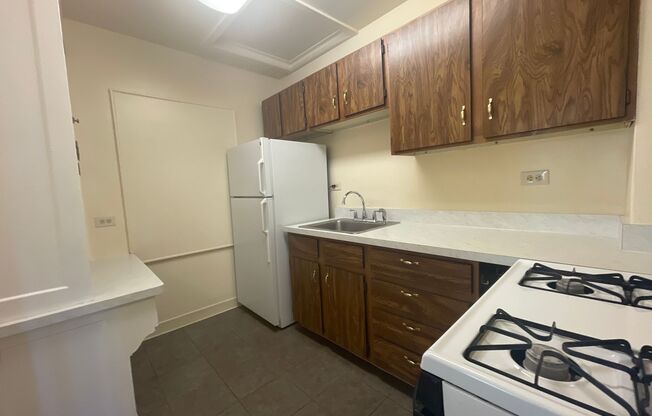 1 bed, 1 bath, 584 sqft, $1,250, Unit C-35