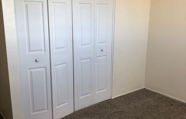 2 beds, 1 bath, 796 sqft, $1,150, Unit 127