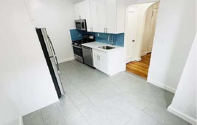 1 bed, 1 bath, $2,000, Unit APARTMENT 6D