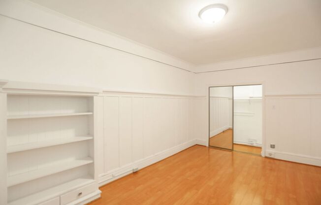 OPEN HOUSE: Thursday (3/12) 7:40pm-8:00pm. Downtown district second floor Junior 1BR on Bush at Mason, Laundry, Elevator (797 Bush St #103)