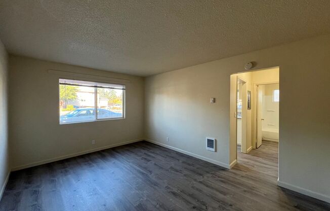 1 bed, 1 bath, 600 sqft, $1,175, Unit 12