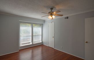 2 beds, 1 bath, $2,015