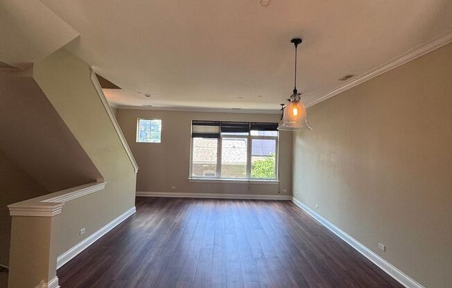 2 Bed 2.5 Bath In Oak Park Available!