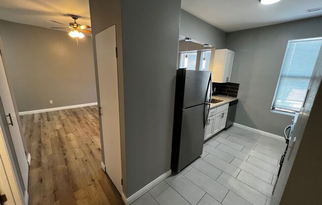 PERFECT 2/2 - RENOVATED, STAINLESS, GRANITE, PREMIUM W/D, PARKING!