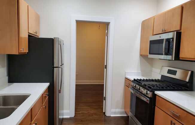 3 beds, 1 bath, 1,132 sqft, $1,600, Unit 3W