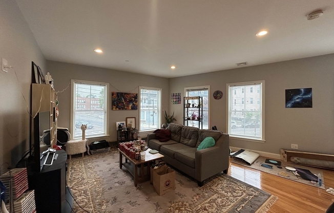 15 DANA AVE