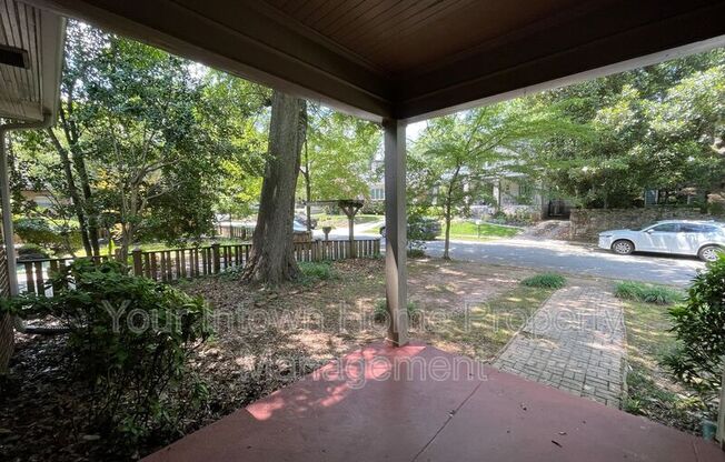 108 GREENWOOD PL