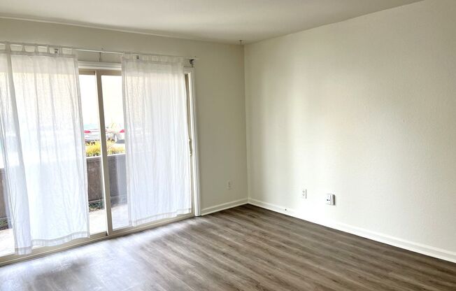 Mission Valley- Centrally Located Condo with AC, Private Patio and Parking.