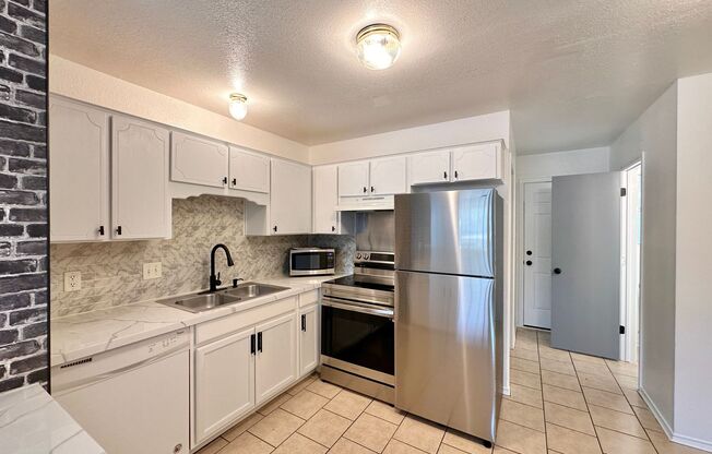 2 beds, 1.5 baths, 1,235 sqft, $895, Unit 4300 C July