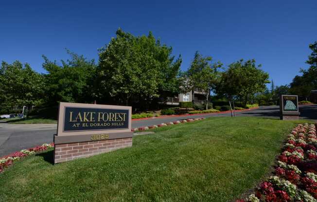 Monument sign for lake forest