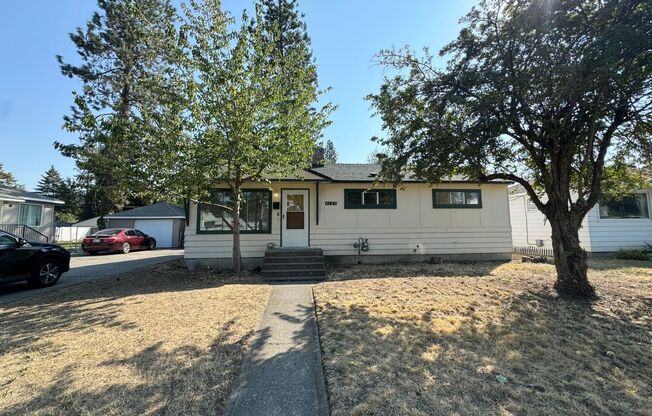 Beautiful 3 Bed, 1 Bath Rancher near Riverside State Park!