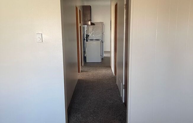 2 beds, 1 bath, 700 sqft, $1,100, Unit 9