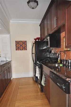 3 beds, 2 baths, 1,048 sqft, $6,000, Unit 44