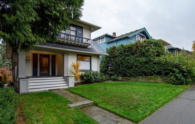 1250 16 AVE E