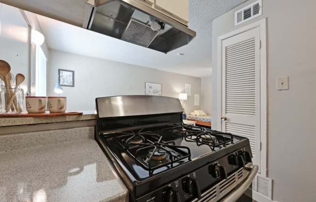 Studio, 1 bath, 400 sqft, $1,075