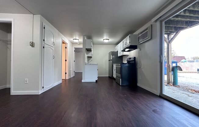 1 bed, 1 bath, $825, Unit Apt. 2