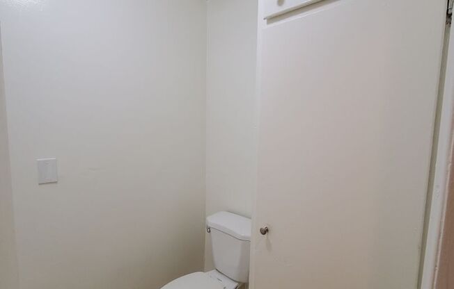 Studio, 1 bath, 400 sqft, $1,600, Unit 19