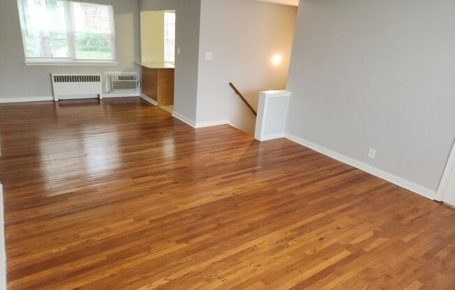 2 beds, 1 bath, 897 sqft, $2,335, Unit E-14