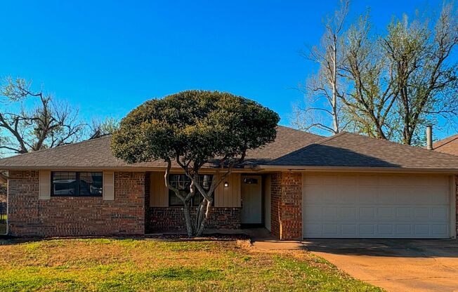 Charm and Comfort in Edmond: Your Dream 3 Bed, 2 Bath Home Awaits!  Available 5/1/2024