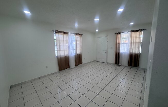 3821 SW 89 CT