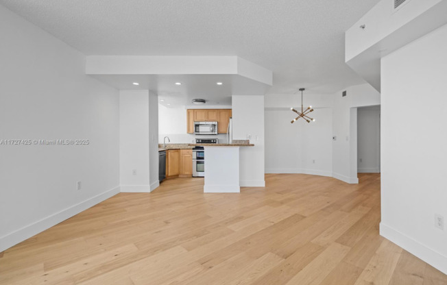 2 beds, 2 baths, 1,262 sqft, $6,500, Unit LPH 01 - 3501