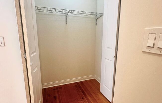 Studio, 1 bath, 400 sqft, $1,200, Unit 6954-312