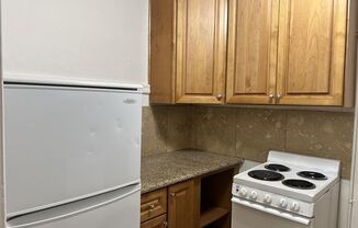 Studio, 1 bath, 313 sqft, $950, Unit 26