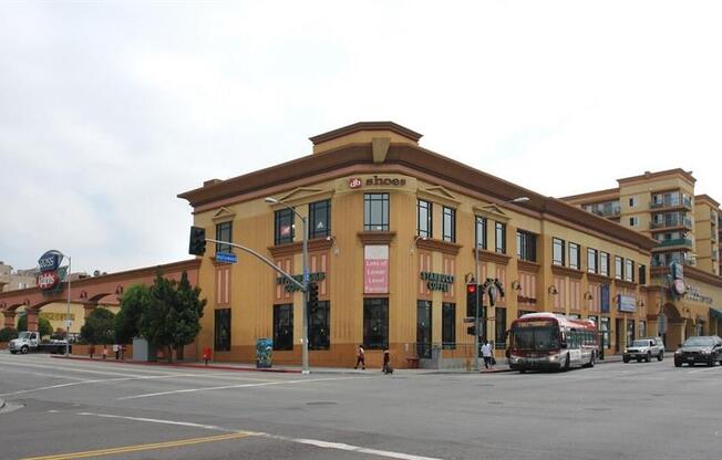 5411 HOLLYWOOD BLVD