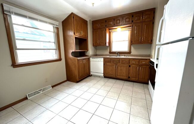 3 Bedroom/1.5 Bath - Single Family Home with GARAGE!