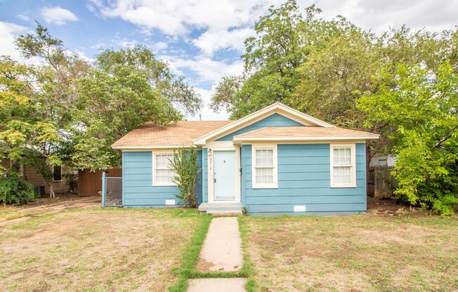 Short Term Lease Charming 3 Bedroom 1 Bathroom close to TTU and Medical District!