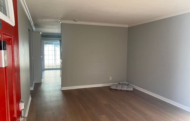 2 beds, 1 bath, 850 sqft, $2,810, Unit C-7