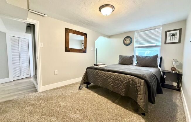 37 W Robert Ave