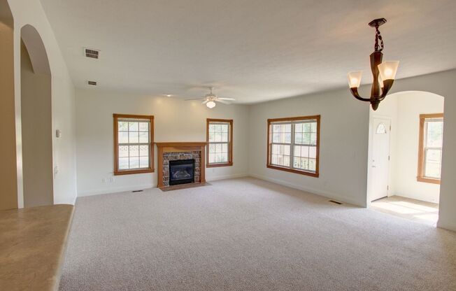 3 beds, 2 baths, 1,850 sqft, $2,275