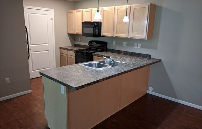 2 beds, 1 bath, 895 sqft, $1,015, Unit 2320-104