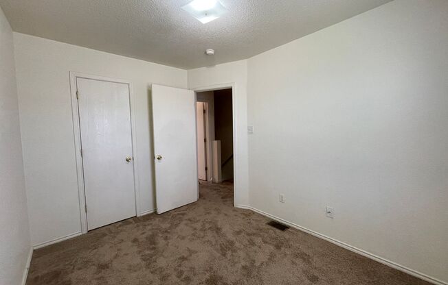 2 beds, 1.5 baths, 900 sqft, $825, Unit Apt B