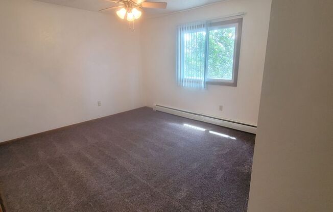 3 beds, 1 bath, 1,220 sqft, $1,299, Unit 124