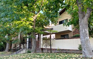 1010 - 1012 E Acacia Ave