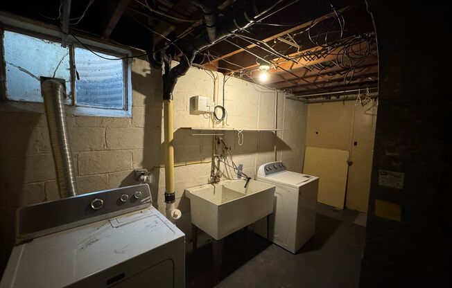 Available NOW!! 3 Bed 2 Full Bath Home