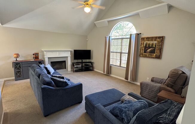 Beautiful 3 Bedroom 2 Bath Home Close to I-20.