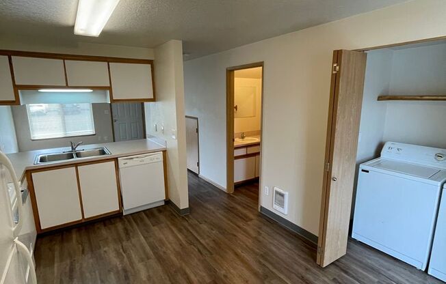 2 beds, 1.5 baths, $1,475, Unit 366-5