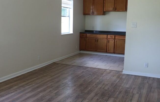 3 beds, 1 bath, $1,095