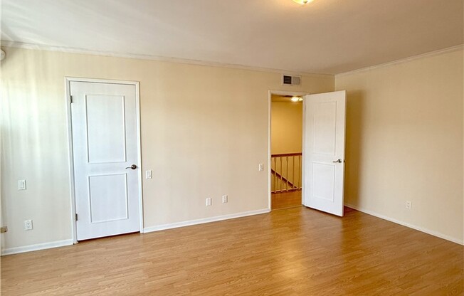 5216 LINDLEY AVE