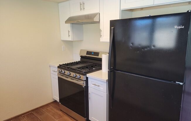 2 beds, 1 bath, $2,600