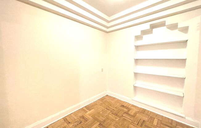 1 bed, 1 bath, $1,075, Unit 204